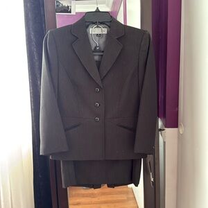 Tahari petite skirt suit